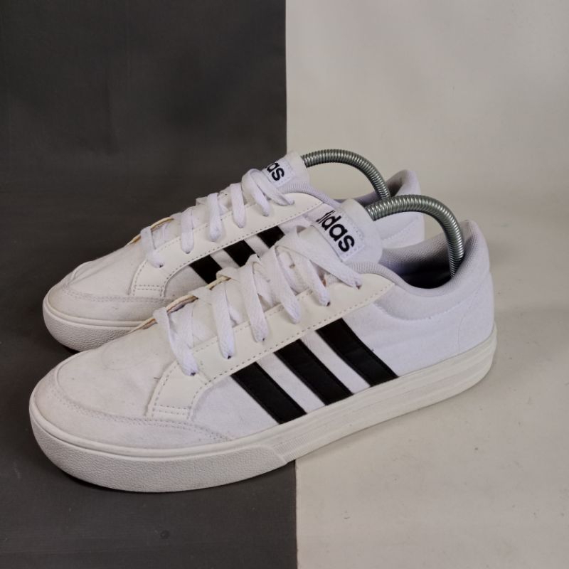 Adidas vs set white hotsell