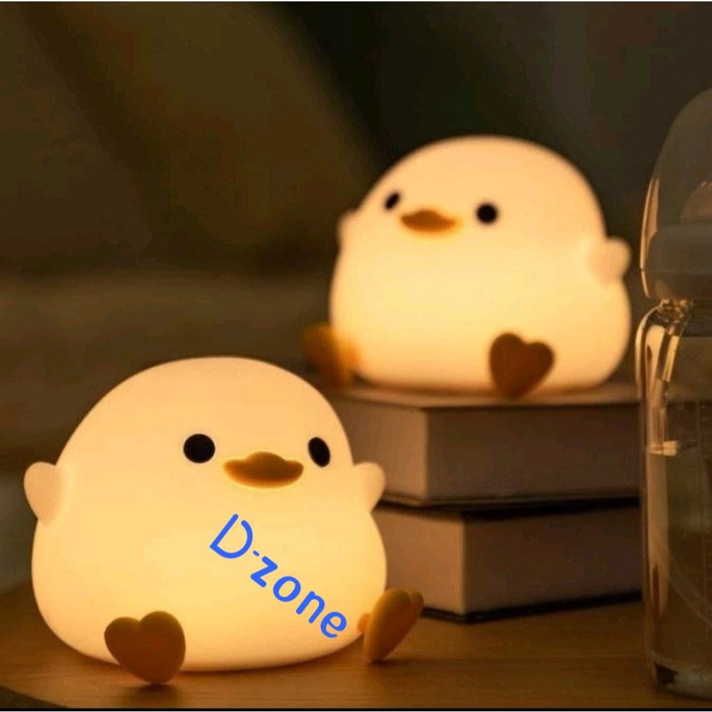 Anak bebek arane di bawah lampu pemanas