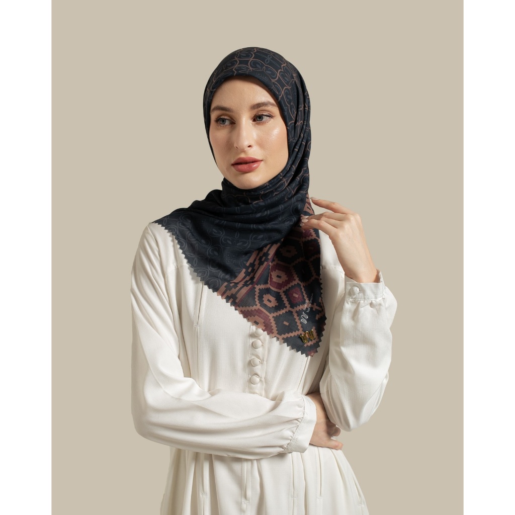 Wulang Narawangsa Hijab Segi Empat Archaica Old Black Kerudung Segi Empat Hijab Motif Segi Empat Hijab Voal Premium