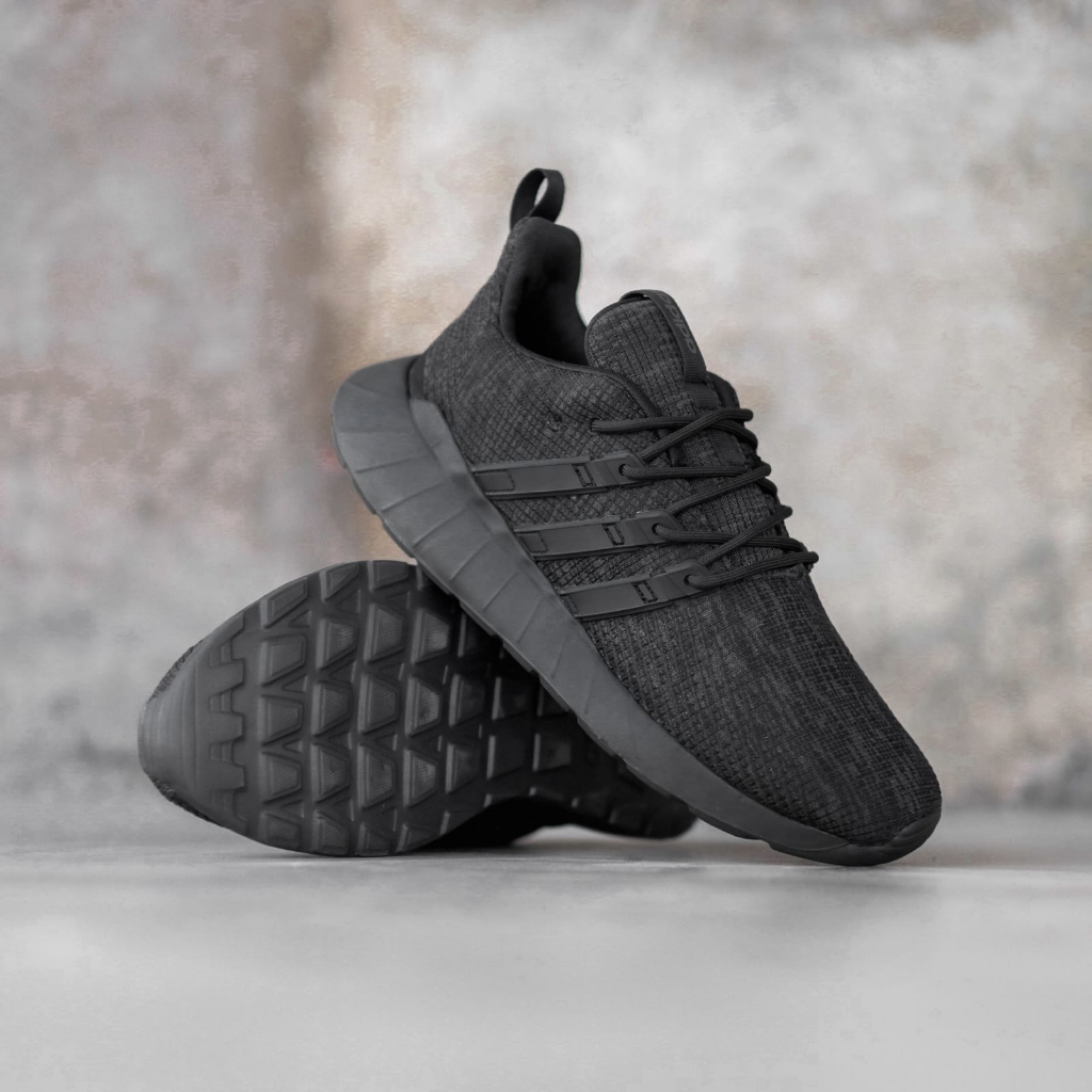 Adidas questar flow triple on sale black