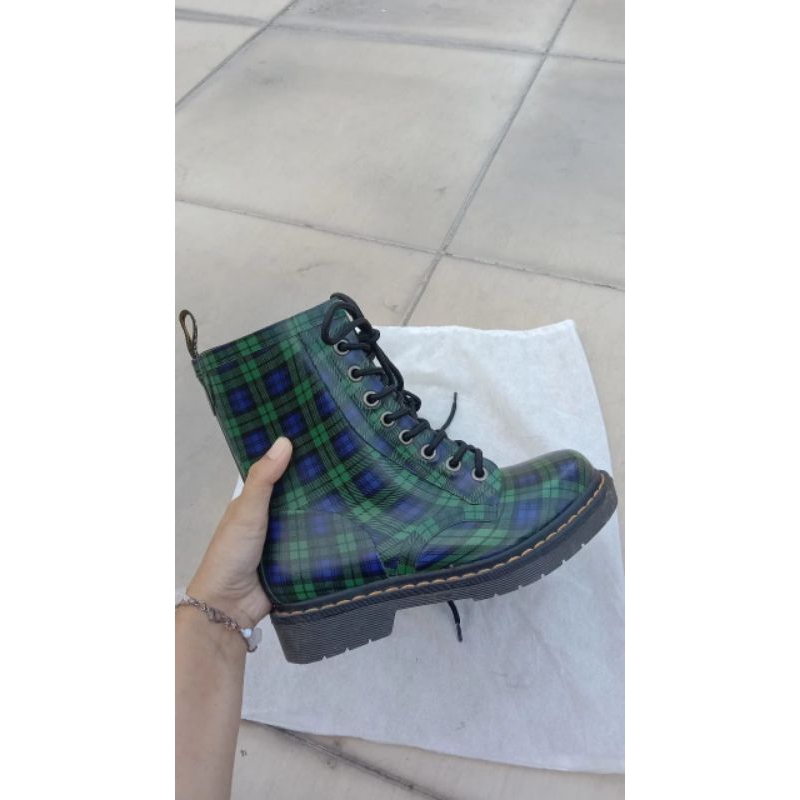 Jual DR.MARTENS DOCMART DRENCH TARTAN SECOND | Shopee Indonesia