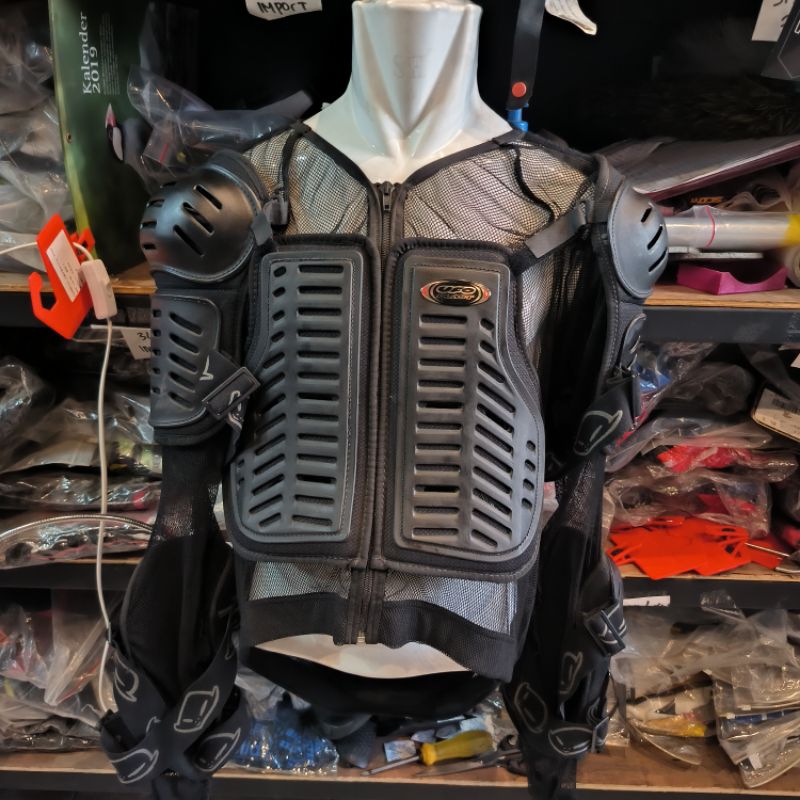 Jual body protector ufo bekas display body protector body armor cross ...