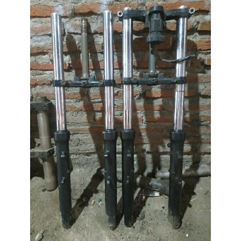 Jual SHOCK DEPAN CBR 250 CBU Set SEGITIGA ATAS BAWAH | Shopee Indonesia