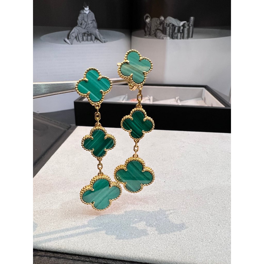 Jual Van Cleef & Arpels earring Exquisite Elegant Luxurious Sense of design classic style