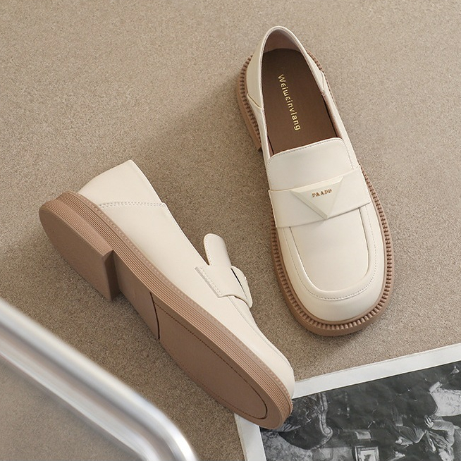 Mencari Nama yang Sempurna: Panduan Lengkap Memilih Nama Toko Online Loafer Shoes Wanita