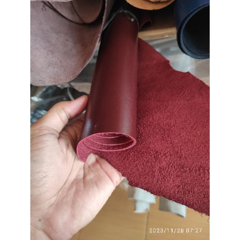 Jual Bahan Kulit Sapi Halus Mulus jenis Pull up Marun 1 sqft | Shopee ...