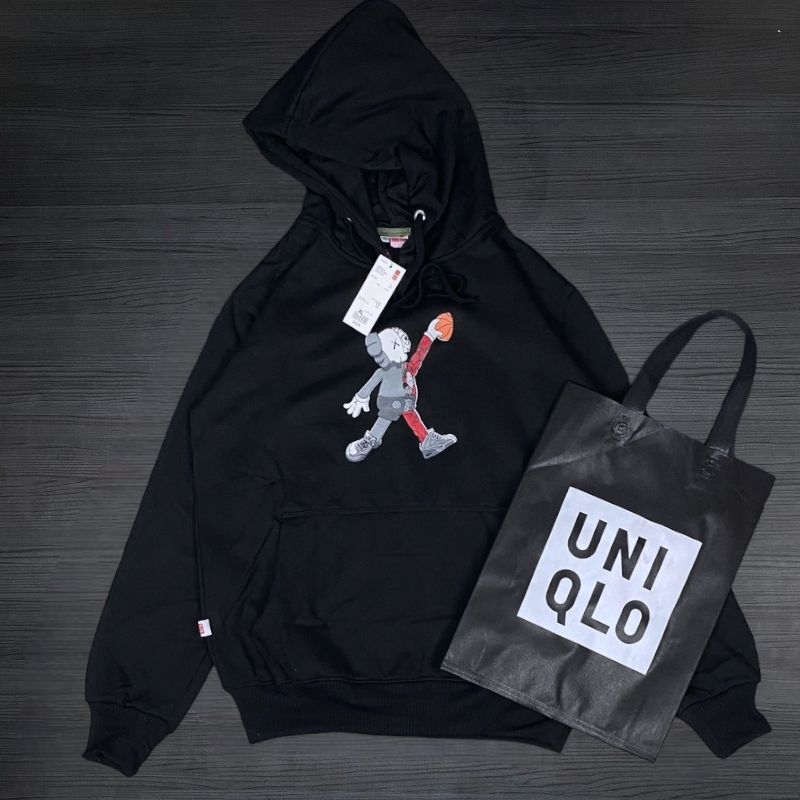 hoodie kaws uniqlo hoodie uniqlo kaws jaket kaws uniqlo