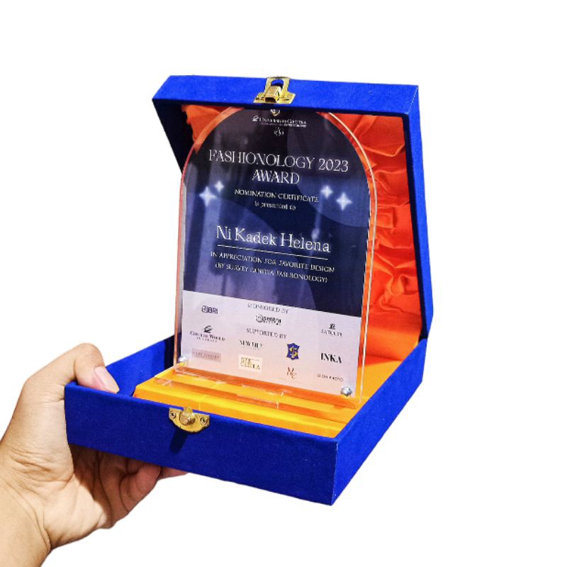 Jual PLAKAT VANDEL AKRILIK TEBAL 5 MM PAKE BOX | Shopee Indonesia