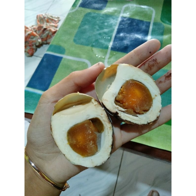 Jual Telur asin asap/bakar. Telur asin khas Brebes/ Telur asin isi ...