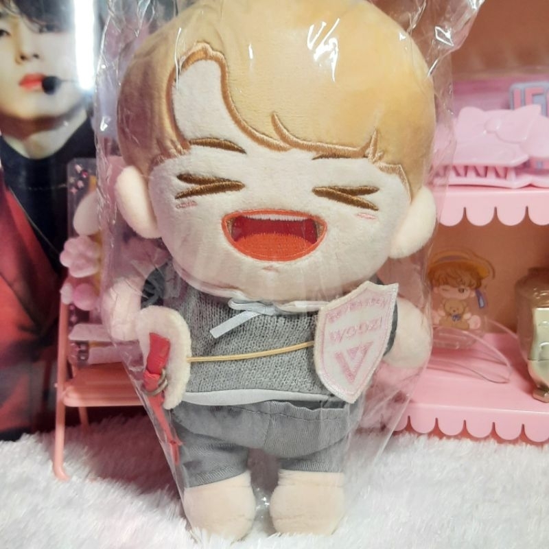 直営店に限定 STOCK] [READY Jual DOLL 20CM LAUGHING WOOZI SEVENTEEN RARE アイドルグッズ
