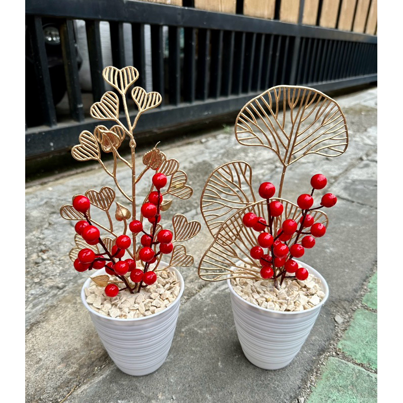 Jual Bunga Hiasan Imlek / Bunga Holly Merah / Pajangan Meja Imlek