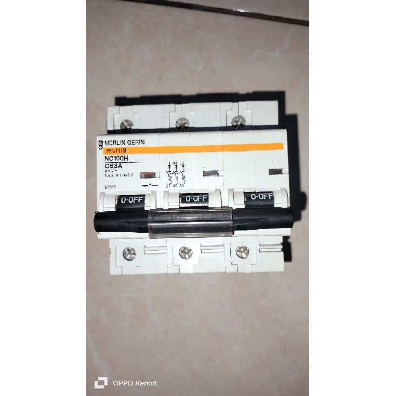 Contacteur Merlin Gerin 380V CT 63A – Référence 15396, D'occasion Fonctionnel