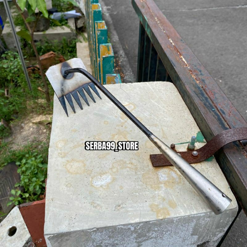 Jual ALAT BERKEBUN GARUK RUMPUT LIAR 6 GARPU - GARUK PENCABUT RUMPUT ...