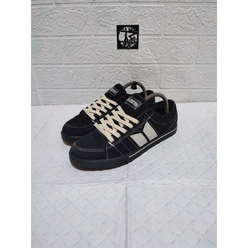 Macbeth Manchester Black Cement