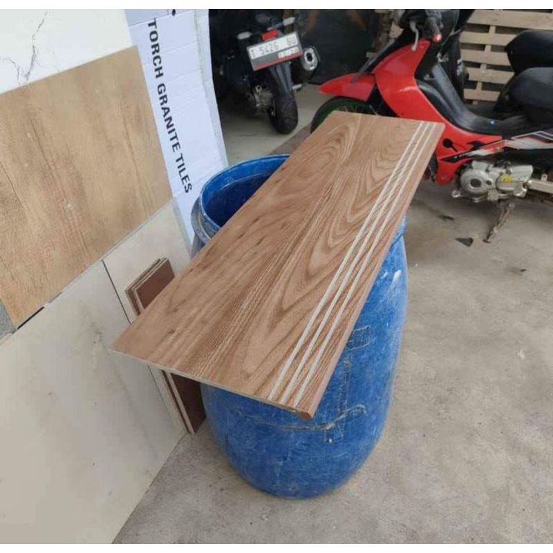 Jual ANAK TANGGA GRANIT MOTIF KAYU DOF 30X90 - 30X100 STEPNOSING LIST