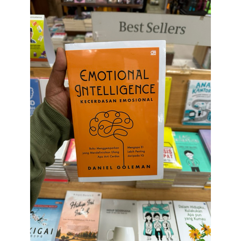 Jual Emotional Intelligence Kecerdasan Emosional By Daniel Goleman ...
