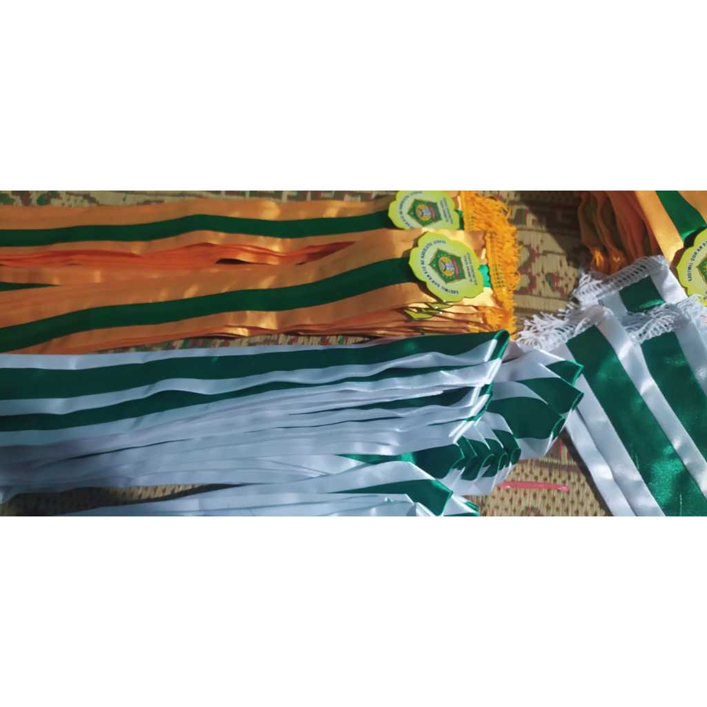 Jual Medali wisuda kelulusan kain satin pakai rumbai | Shopee Indonesia