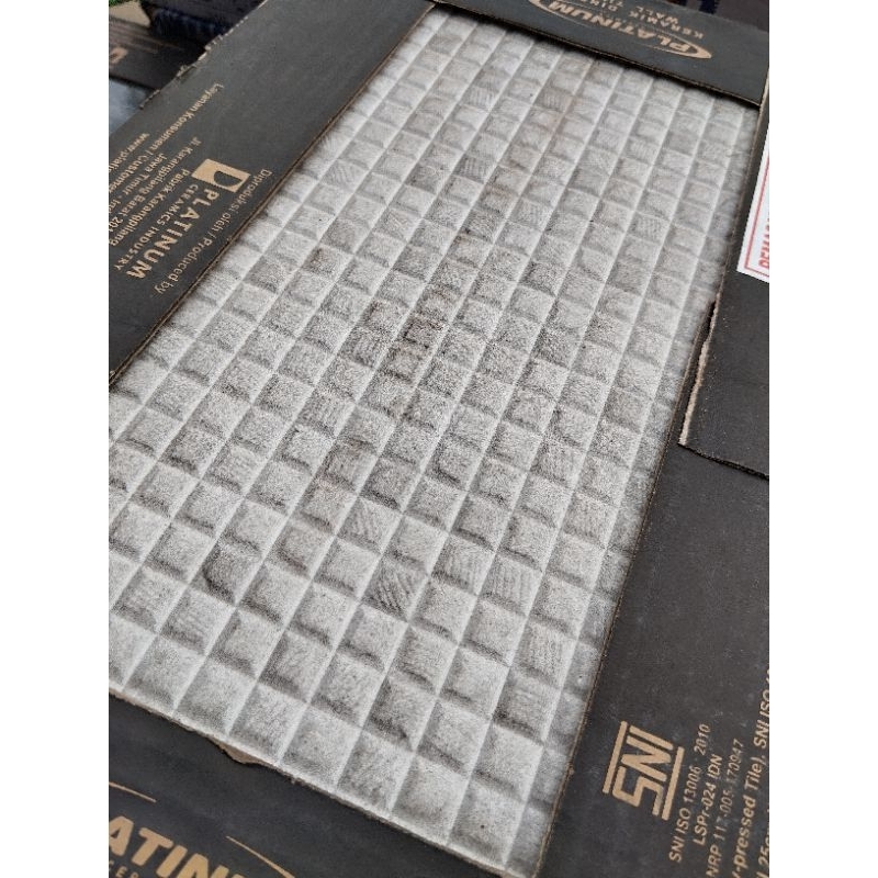 Jual keramik 25 x 40 brandy grey motif mozaik timbul kasar kwa