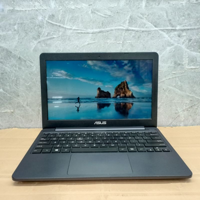 Jual ASUS VIVOBOOK E203MAH INTEL CELERON N4000 RAM 4GB SSD 128GB MULUS ...