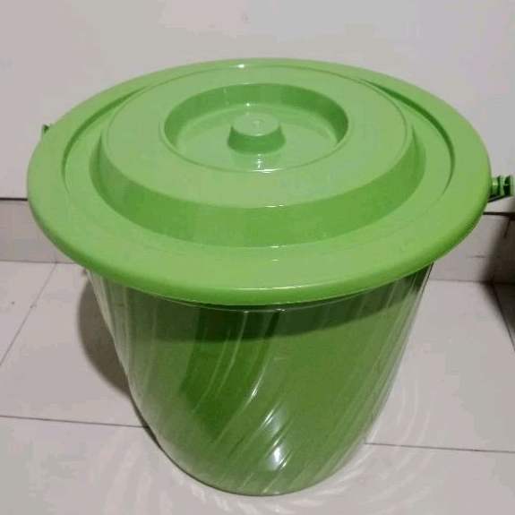 Jual EMBER / TIMBO / TIMBA GALON 16 LITER + TUTUP + HANDLE | Shopee ...