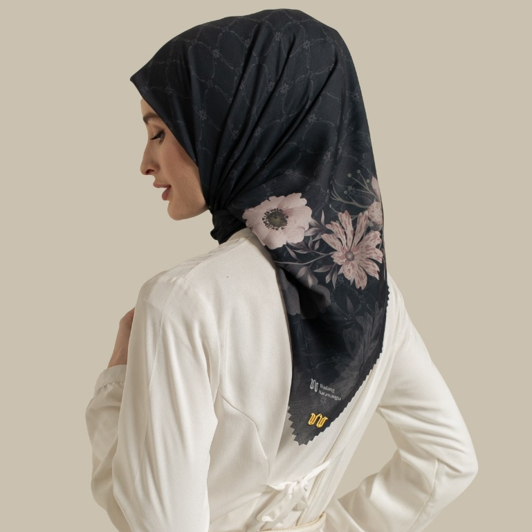 Wulang Narawangsa Hijab Segi Empat ⁠Soft Flower Black Kerudung Segi Empat Hijab Motif Segi Empat Hijab Voal Premium