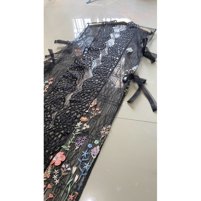 Jual SEVENBEE - Kinan Outer - Outer Panjang Kebaya Tile Brukat Bunga ...