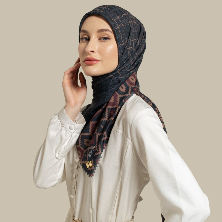 Wulang Narawangsa Hijab Segi Empat Archaica Old Black Kerudung Segi Empat Hijab Motif Segi Empat Hijab Voal Premium
