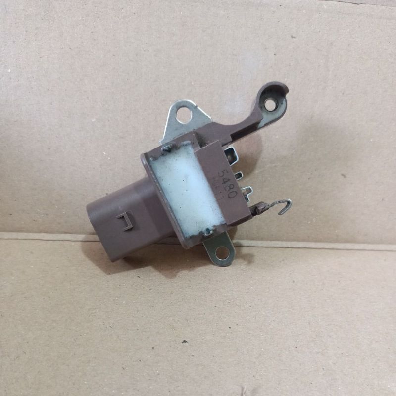 Jual IC regulator alternator dinamo ampere Toyota Innova Fortuner Vios ...