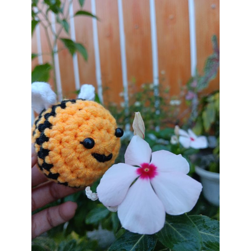 Jual Amigurumi Plushie Bee|Gantungan kunci lebah|gantungan rajut ...