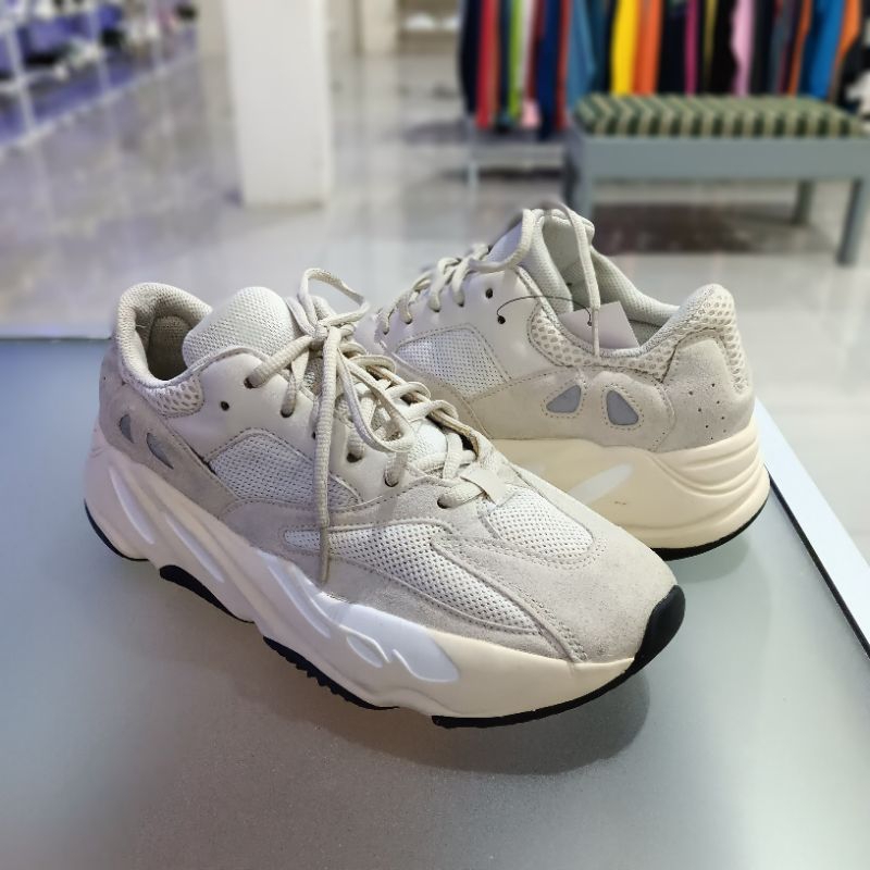 Yeezy 700 hot sale shopee