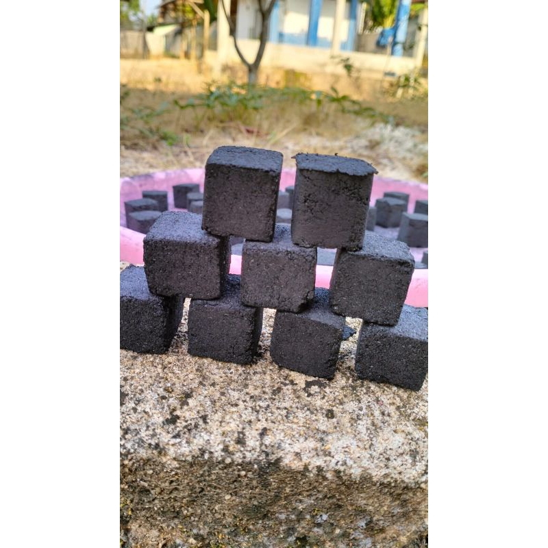 Jual Arang Briket Bbq Cube 1box Isi 56 Biji 25x25cm Shopee Indonesia