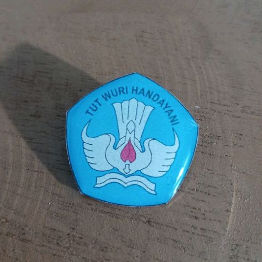 Jual Pin Bros Tut Wuri Handayani Resin - Pin Aksesoris Tut Wuri ...