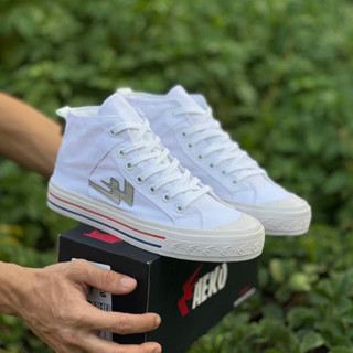 White hot sale sneakers lokal