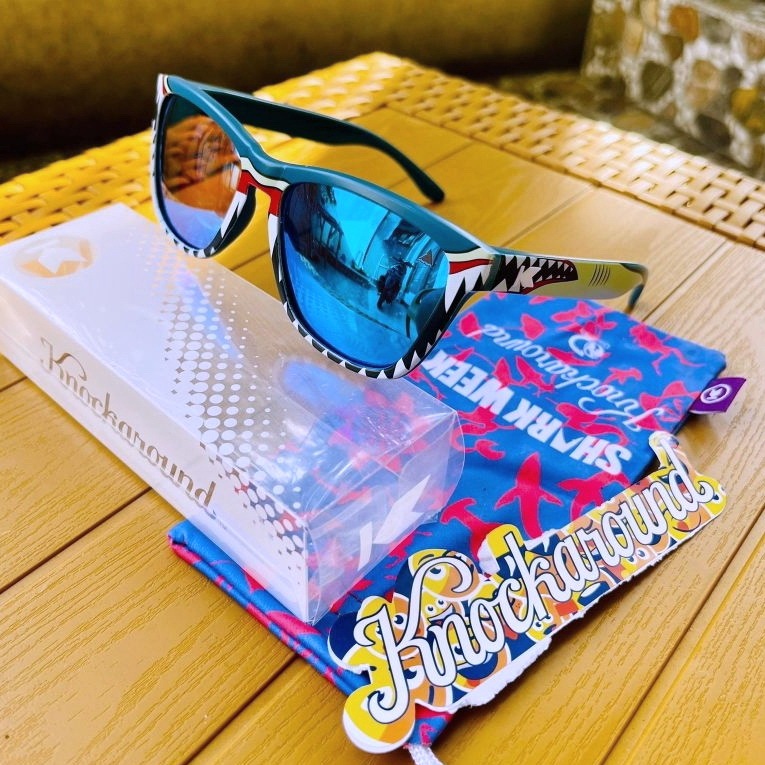 Kacamata pria lensa polarized knockaround shark week sunglasses