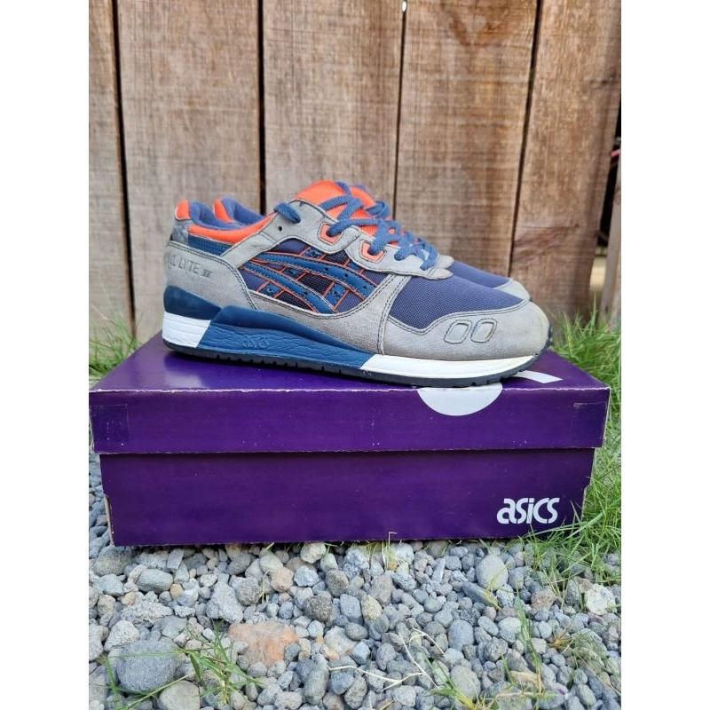 true white vans authentic