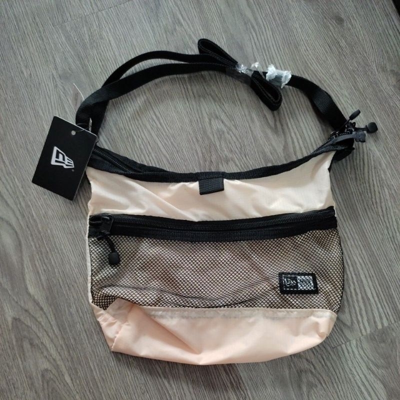 【NewEra】MESSENGER BAG 1680D 15 OSFA NewEra】MESSENGER BAG 1680D 15 OSFA Classic Messenger Bag