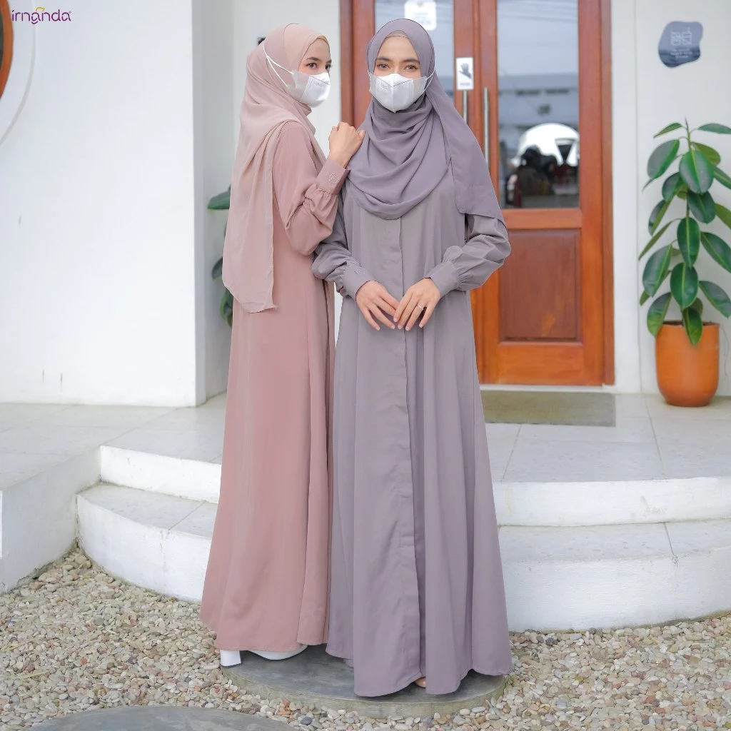 desain gamis polos elegan untuk sehari hari Irnanda Gamis Shofy