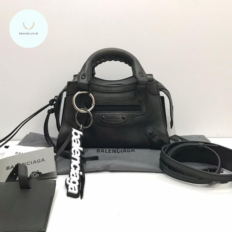 50%OFF!!EXPRESS便可◎NO.1ロングセラーBALENCIAGA NEO CLASSIC Balenciaga Neo Classic City Handbag | Grey | FARFETCH