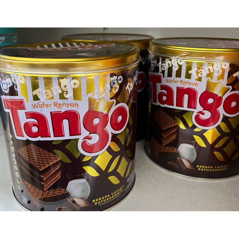 Jual Wafer Tango Rasa Coklat Enak Renyah Kaleng 270g Shopee Indonesia