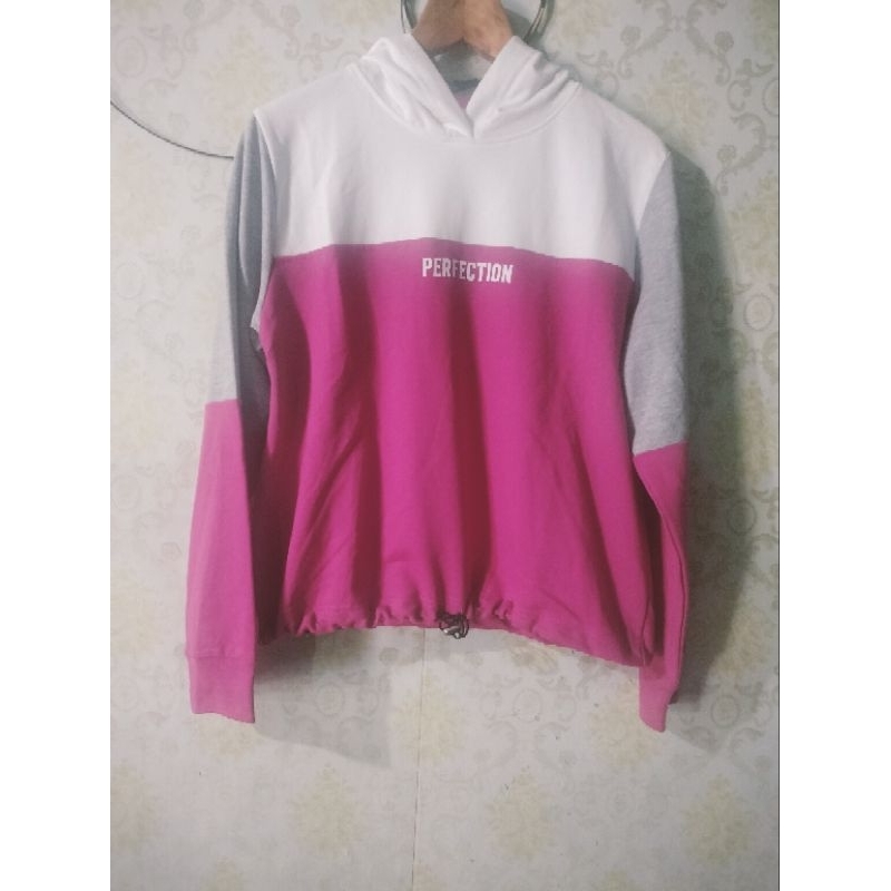Jual switer crop hoodie zelia departemen store transmart | Shopee Indonesia
