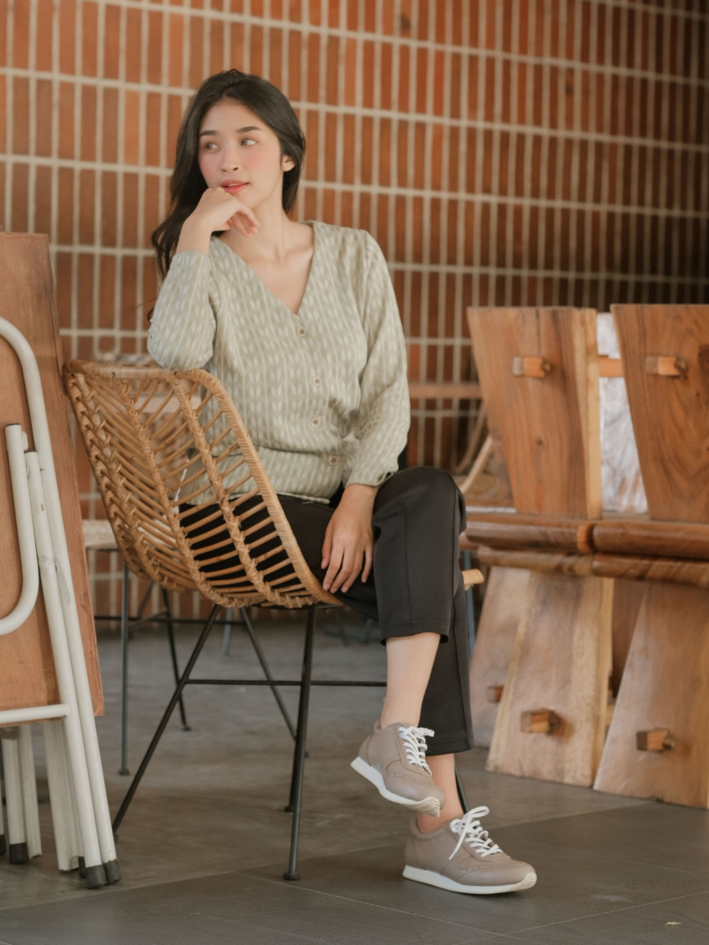 Jual Shoeka - Malini Sneakers Taupe | Shopee Indonesia