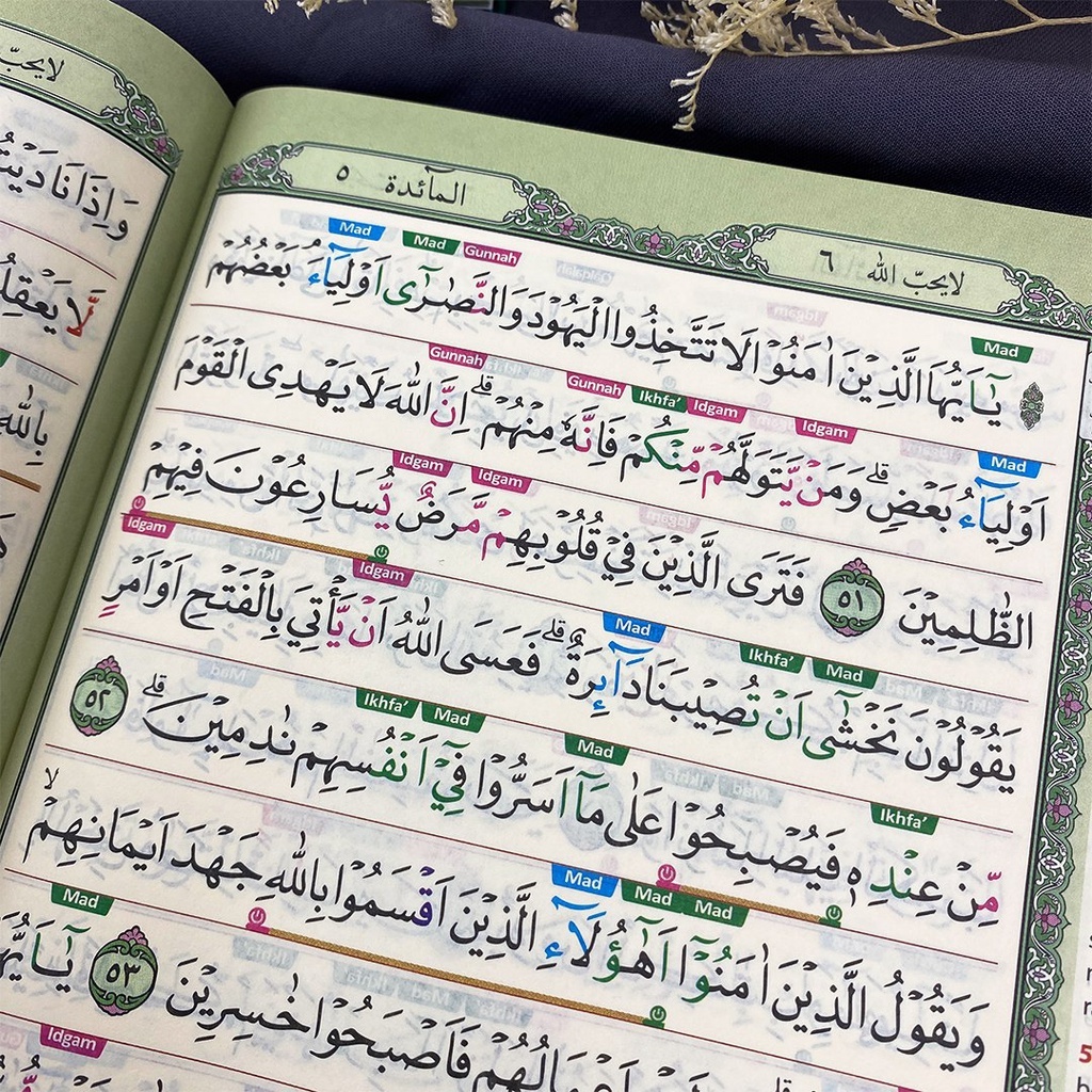Jual Al Quran At Tajwid A4 HC BESAR (21X30) Terjemahan dan Tajwid Warna ...