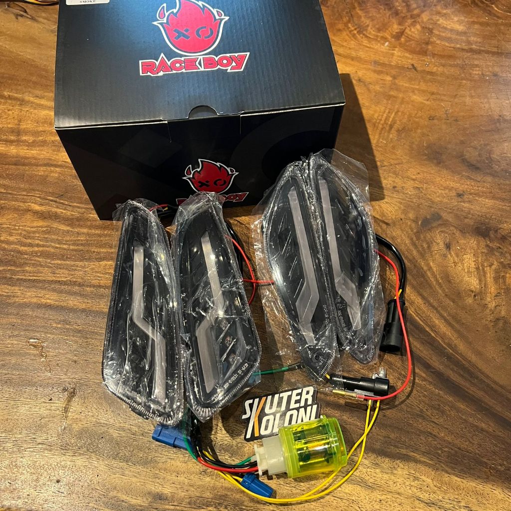 Jual RACE BOY Indicator Sein LED running V2 model level10 Vespa Sprint ...
