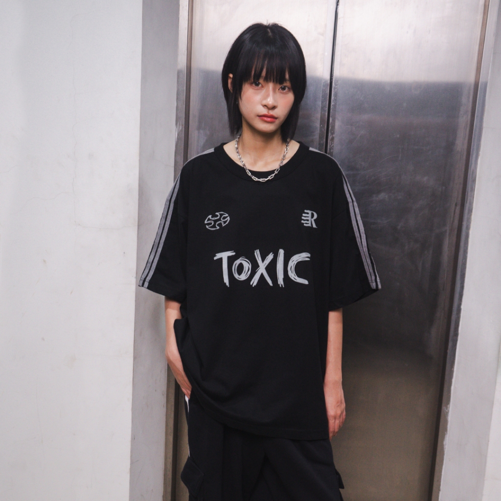 Jual ROUGE DELAVE RED FLAG - Toxic Boxy T-Shirt (Black) | Shopee Indonesia