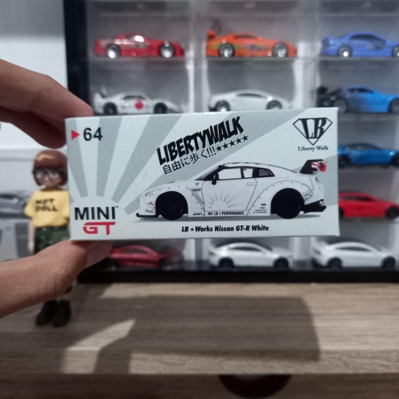 Jual Custom Box #64 Nissan GT-R R35 LBWK White Mini GT | Shopee Indonesia