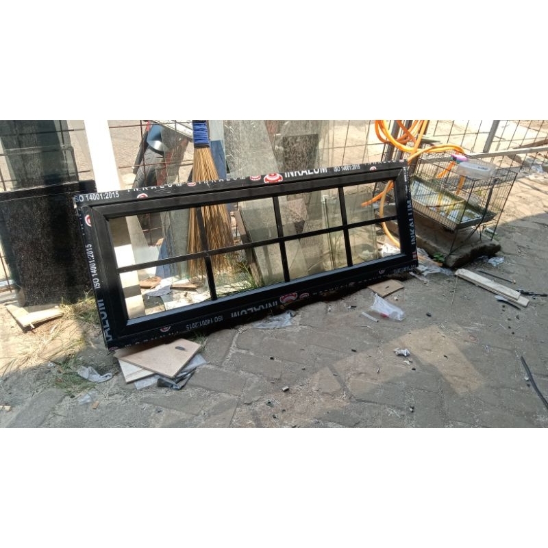 Jual jendela aluminium L50xT200 model ornamen 3 inci kaca 5 mm tersedia ...