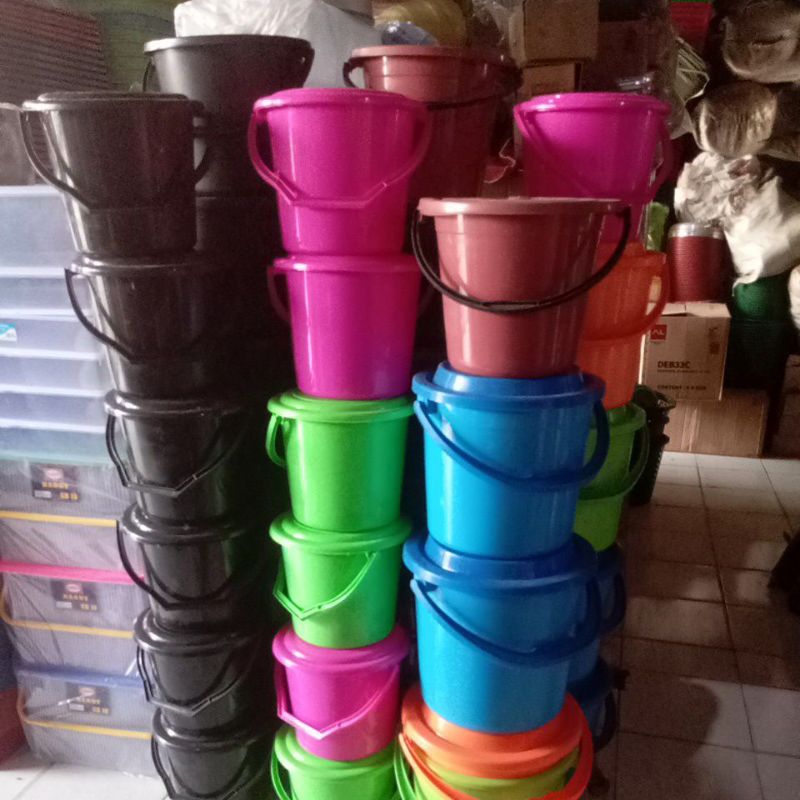 Jual Ember ukuran 2,5 galon dan 3 galon warna dan hitam / Tempat air ...