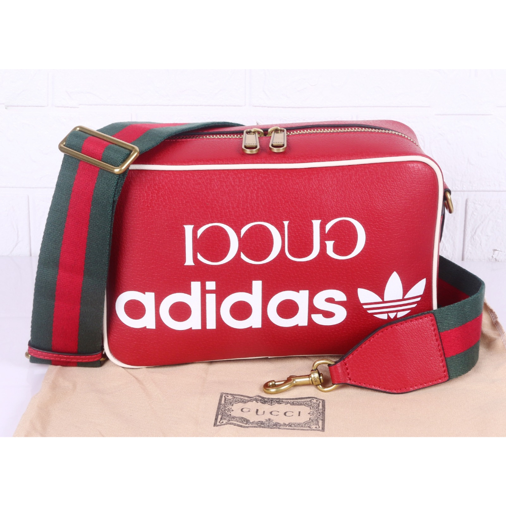 shoulder bag features the 'Gucci adidas'and Trefoil print