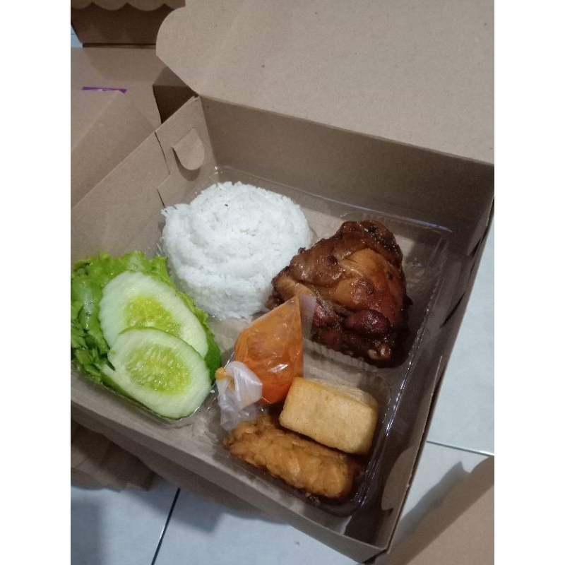 Jual nasi kotak ayam bakar kecap/nasi kotak ayam goreng serundeng/nasi