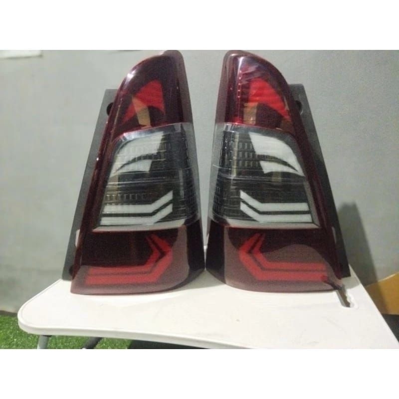 Jual Stoplamp lampu belakang Toyota Kijang Innova Custom lazy eyes ...